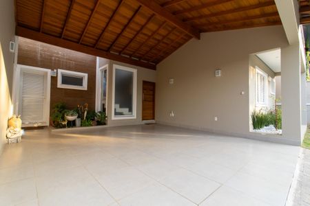 Casa de condomínio para alugar com 300m², 4 quartos e 4 vagas Casa de condomínio para alugar com 300m², 4 quartos e 4 vagasGaragem