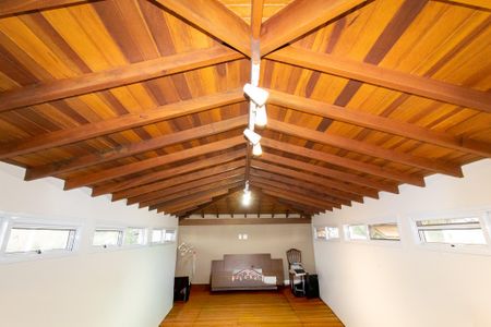 Casa de condomínio para alugar com 300m², 4 quartos e 4 vagas Casa de condomínio para alugar com 300m², 4 quartos e 4 vagasSótão