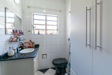 Casa à venda com 140m², 3 quartos e 2 vagasBanheiro da Suíte