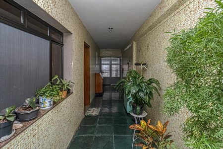 Casa à venda com 133m², 2 quartos e 2 vagas Casa à venda com 133m², 2 quartos e 2 vagashall de entrada_2