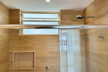 Apartamento à venda com 130m², 3 quartos e 2 vagas Apartamento à venda com 130m², 3 quartos e 2 vagasBanheiro da Suíte 1