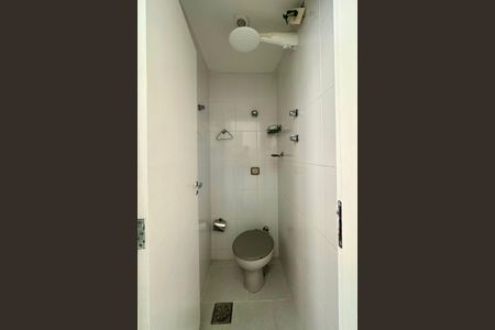 Apartamento à venda com 130m², 3 quartos e 2 vagas Apartamento à venda com 130m², 3 quartos e 2 vagasBanheiro de Serviço