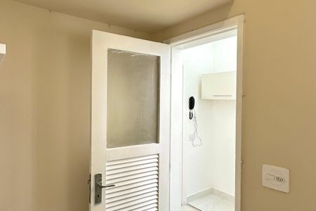 Apartamento à venda com 130m², 3 quartos e 2 vagas Apartamento à venda com 130m², 3 quartos e 2 vagasQuarto de Serviço