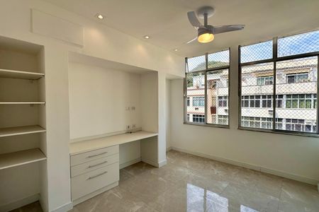 Apartamento à venda com 130m², 3 quartos e 2 vagas Apartamento à venda com 130m², 3 quartos e 2 vagasQuarto