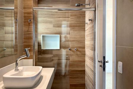 Apartamento à venda com 130m², 3 quartos e 2 vagas Apartamento à venda com 130m², 3 quartos e 2 vagasBanheiro da Suíte 2