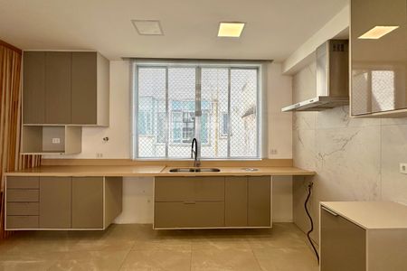 Apartamento à venda com 130m², 3 quartos e 2 vagas Apartamento à venda com 130m², 3 quartos e 2 vagasCozinha