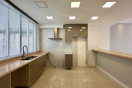 Apartamento à venda com 130m², 3 quartos e 2 vagas Apartamento à venda com 130m², 3 quartos e 2 vagasCozinha