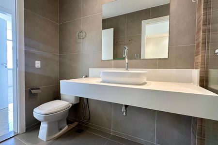 Apartamento à venda com 130m², 3 quartos e 2 vagas Apartamento à venda com 130m², 3 quartos e 2 vagasBanheiro da Suíte 2