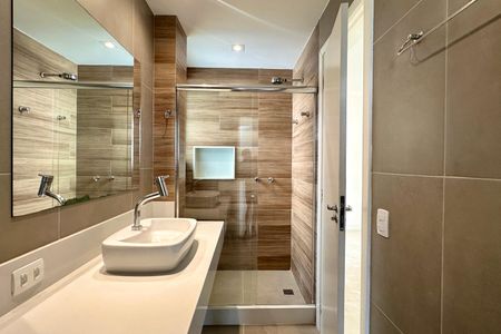 Apartamento à venda com 130m², 3 quartos e 2 vagas Apartamento à venda com 130m², 3 quartos e 2 vagasBanheiro da Suíte 2