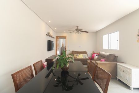 Casa à venda com 130m², 3 quartos e 2 vagasSala