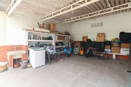 Casa à venda com 130m², 3 quartos e 2 vagasQuintal e Área de Serviço