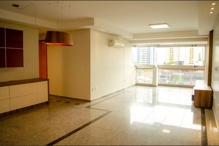 Apartamento para alugar com 4 quartos, 215m² em Setor Bueno, Goiânia