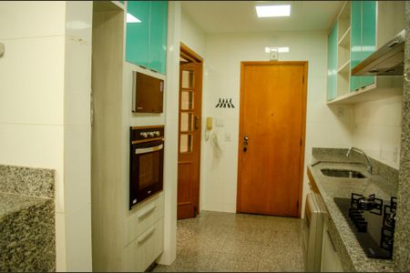 Apartamento para alugar com 4 quartos, 215m² em Setor Bueno, Goiânia