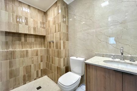 Banheiro de kitnet/studio para alugar com 1 quarto, 28m² em Jardim Prudência, São Paulo