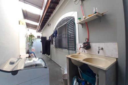 Casa à venda com 167m², 4 quartos e 3 vagas Casa à venda com 167m², 4 quartos e 3 vagasÁrea de Serviço