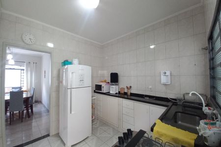 Casa à venda com 167m², 4 quartos e 3 vagas Casa à venda com 167m², 4 quartos e 3 vagasCozinha