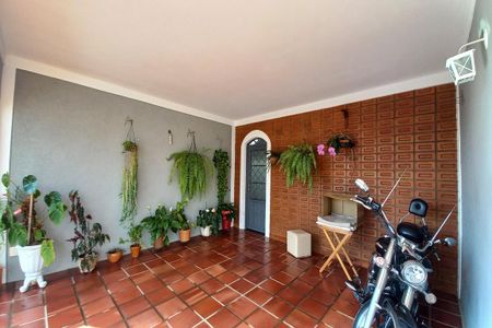 Casa à venda com 167m², 4 quartos e 3 vagas Casa à venda com 167m², 4 quartos e 3 vagasGaragem