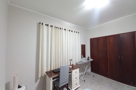 Casa à venda com 167m², 4 quartos e 3 vagas Casa à venda com 167m², 4 quartos e 3 vagasQuarto 1