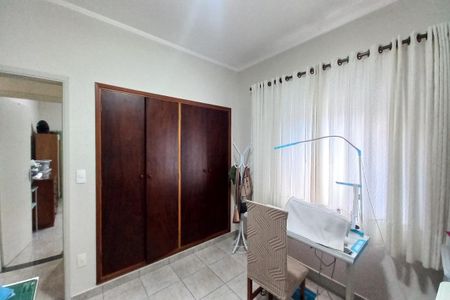 Casa à venda com 167m², 4 quartos e 3 vagas Casa à venda com 167m², 4 quartos e 3 vagasQuarto 2