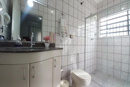Casa à venda com 167m², 4 quartos e 3 vagas Casa à venda com 167m², 4 quartos e 3 vagasBanheiro da Suíte 2
