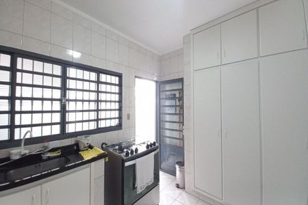 Casa à venda com 167m², 4 quartos e 3 vagas Casa à venda com 167m², 4 quartos e 3 vagasCozinha