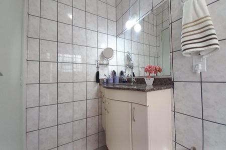 Casa à venda com 167m², 4 quartos e 3 vagas Casa à venda com 167m², 4 quartos e 3 vagasBanheiro da Suíte 2