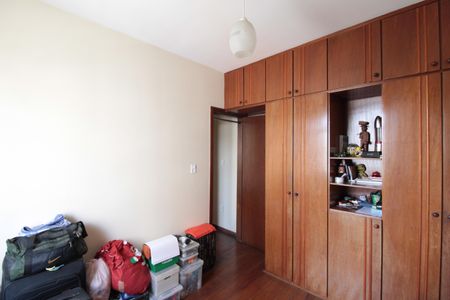 Apartamento à venda com 112m², 4 quartos e 3 vagasQuarto 2