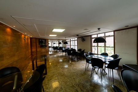 Apartamento à venda com 108m², 3 quartos e 2 vagas Apartamento à venda com 108m², 3 quartos e 2 vagasÁrea comum - Salão de festas
