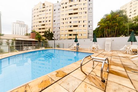 Apartamento à venda com 108m², 3 quartos e 2 vagas Apartamento à venda com 108m², 3 quartos e 2 vagasÁrea comum - Piscina