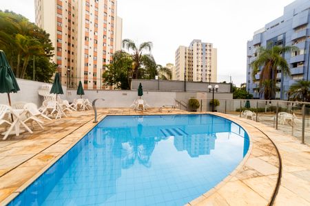 Apartamento à venda com 108m², 3 quartos e 2 vagas Apartamento à venda com 108m², 3 quartos e 2 vagasÁrea comum - Piscina