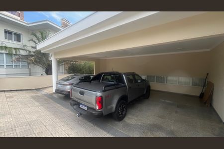 Casa de condomínio à venda com 980m², 4 quartos e 8 vagas Casa de condomínio à venda com 980m², 4 quartos e 8 vagasGaragem