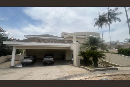 Casa de condomínio à venda com 980m², 4 quartos e 8 vagas Casa de condomínio à venda com 980m², 4 quartos e 8 vagasFachada