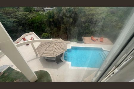 Casa de condomínio à venda com 980m², 4 quartos e 8 vagas Casa de condomínio à venda com 980m², 4 quartos e 8 vagasVista do Quarto 2