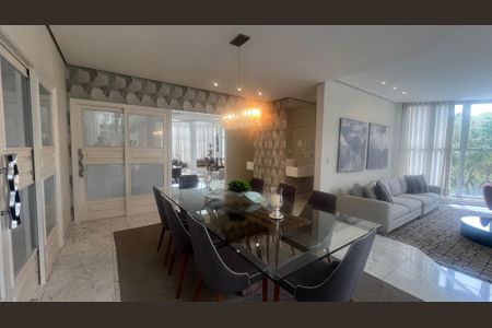 Casa de condomínio à venda com 980m², 4 quartos e 8 vagas Casa de condomínio à venda com 980m², 4 quartos e 8 vagasSala de Jantar
