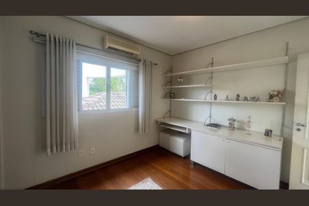 Casa de condomínio à venda com 980m², 4 quartos e 8 vagas Casa de condomínio à venda com 980m², 4 quartos e 8 vagasSuíte