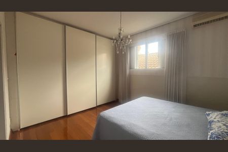 Casa de condomínio à venda com 980m², 4 quartos e 8 vagas Casa de condomínio à venda com 980m², 4 quartos e 8 vagasSuíte 2