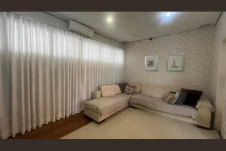 Casa de condomínio à venda com 980m², 4 quartos e 8 vagas Casa de condomínio à venda com 980m², 4 quartos e 8 vagasSala de Estar