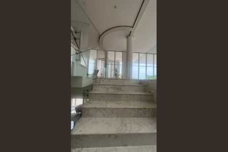 Casa de condomínio à venda com 980m², 4 quartos e 8 vagas Casa de condomínio à venda com 980m², 4 quartos e 8 vagasÁrea comum