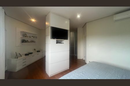 Casa de condomínio à venda com 980m², 4 quartos e 8 vagas Casa de condomínio à venda com 980m², 4 quartos e 8 vagasSuíte 3