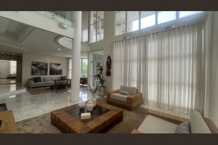 Casa de condomínio à venda com 980m², 4 quartos e 8 vagas Casa de condomínio à venda com 980m², 4 quartos e 8 vagasSala