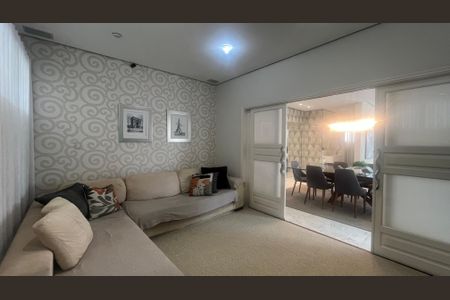 Casa de condomínio à venda com 980m², 4 quartos e 8 vagas Casa de condomínio à venda com 980m², 4 quartos e 8 vagasSala de Estar