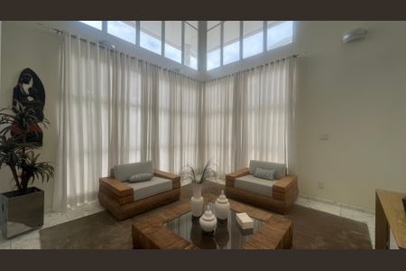 Casa de condomínio à venda com 980m², 4 quartos e 8 vagas Casa de condomínio à venda com 980m², 4 quartos e 8 vagasSala