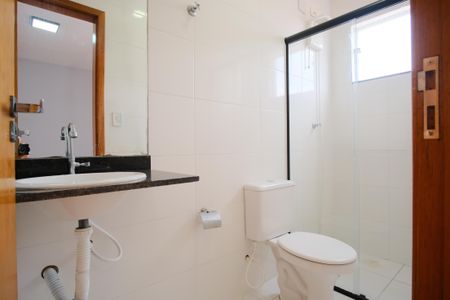 Casa de condomínio à venda com 70m², 2 quartos e 2 vagasBanheiro da Suíte 1