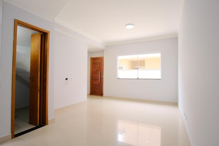 Sala de casa de condomínio para alugar com 2 quartos, 70m² em Vila Carrão, São Paulo