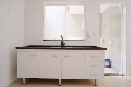 Casa de condomínio à venda com 70m², 2 quartos e 2 vagasCozinha