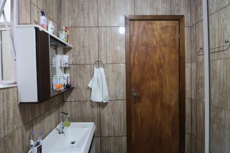 Casa à venda com 94m², 4 quartos e 6 vagasBanheiro 2