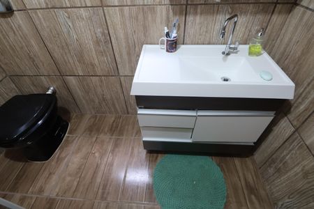 Casa à venda com 94m², 4 quartos e 6 vagasBanheiro 2