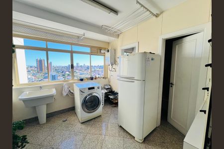 Apartamento à venda com 210m², 3 quartos e 3 vagas Apartamento à venda com 210m², 3 quartos e 3 vagasLavanderia