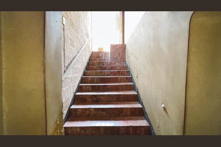 Casa à venda com 140m², 3 quartos e 2 vagasEscada