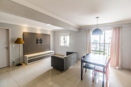 Sala de apartamento para alugar com 1 quarto, 68m² em Jardim Tupanci, Barueri